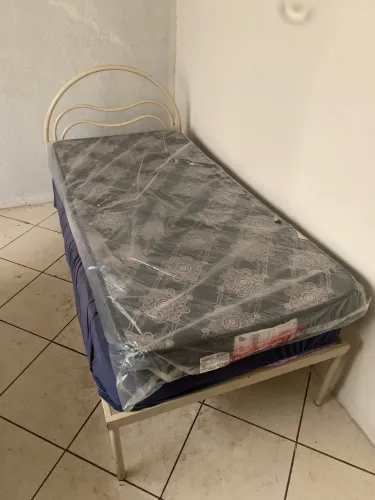 Cama Solteiro de Ferro