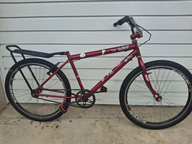 VENDE-SE UMA BICICLETA