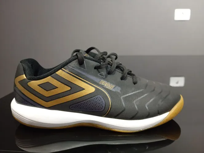 Tênis futsal umbro pro 5 em ótimo estado