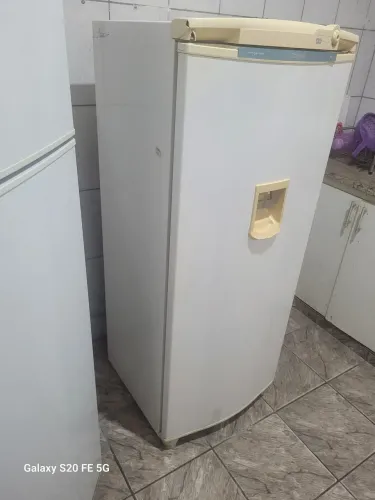 Vendo geladeira cônsul 340 litros degelo