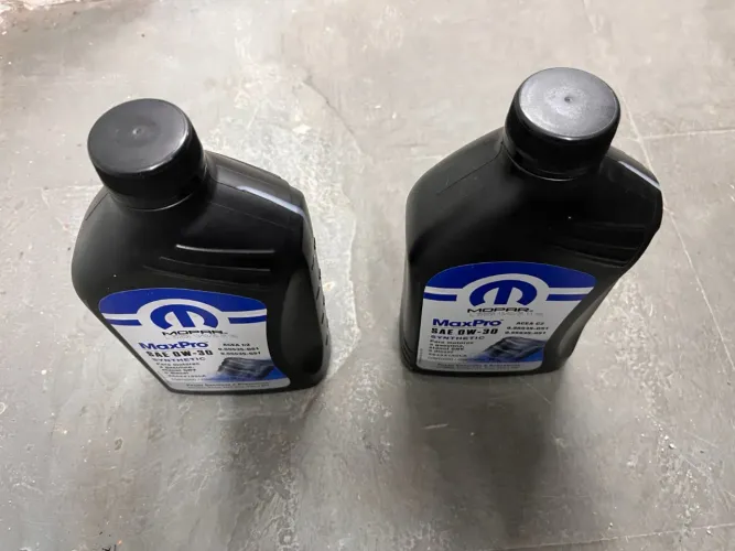 Kit 2 litros de óleo motor original MOPAR SAE 0W-30 marcas JEEP FIAT RAM DODGE CHRYSLER