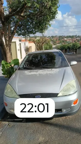 Ford Focus Ghia Sed. 2.0 16v/ 2.0 16V Flex 4P 2001