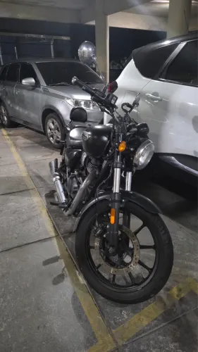 Royal Enfield Meteor 350 - Preta