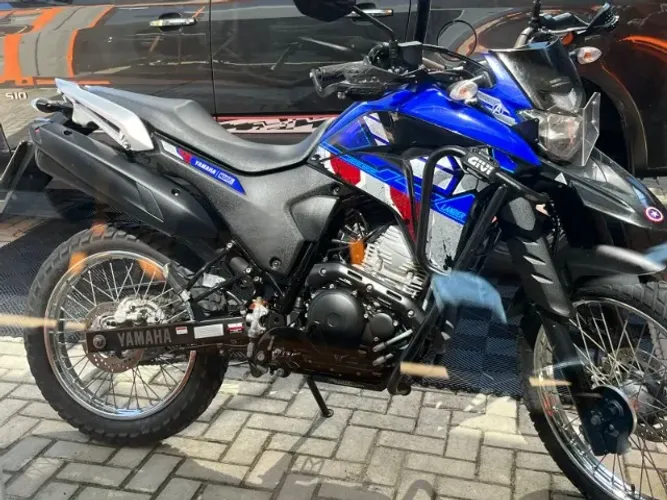 Yamaha Lander 250 Capitão América