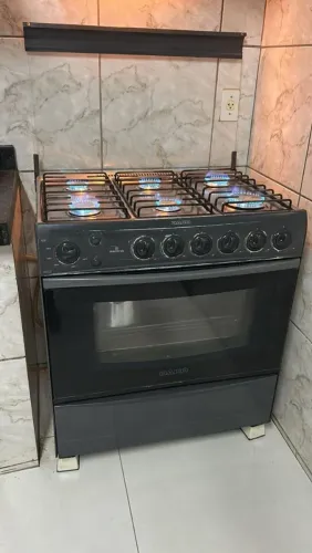 Fogão 6 bocas ,Pia de mármore com cuba e Inox e balcão de mdf