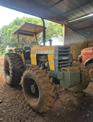 TRATOR AGRÍCOLA