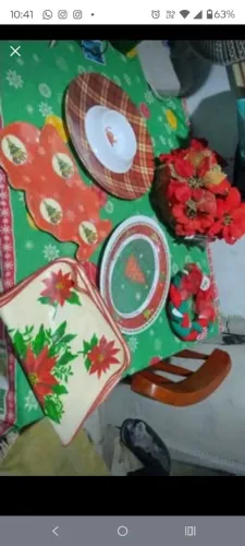 Guirlanda,3 tigelas em melamina,1 cesta com flores e jogo americano sousplat 6 unidades.