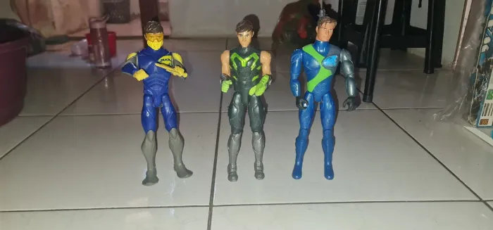 Max Steel: 1 por 30) 2 por 50) 3 por 70