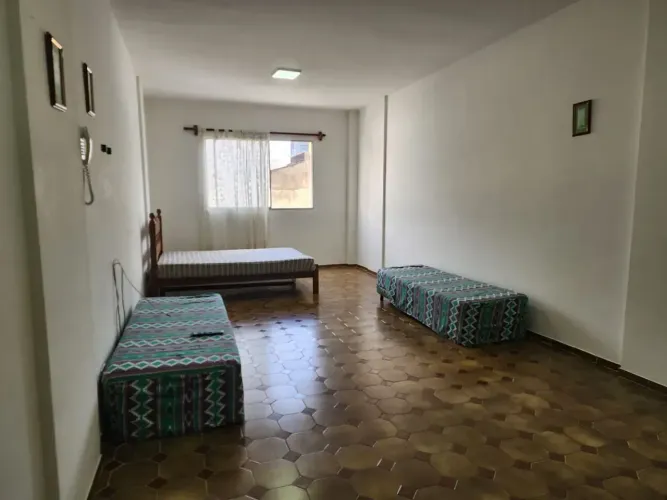 Imóvel para aluguel possui 32 metros quadrados em Boqueirão - Praia Grande - SP