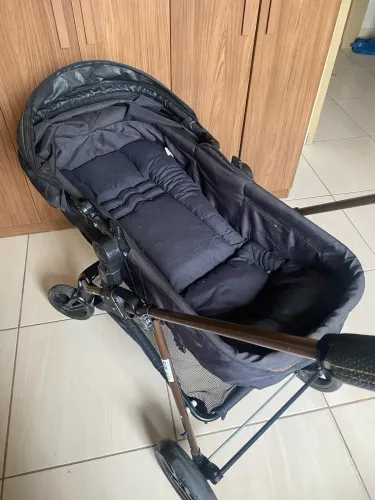 Carrinho de bebê Galzerano com bebe conforto