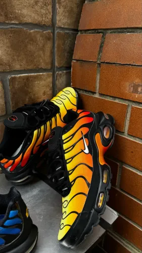 Tênis Nike air max plus Tiger
