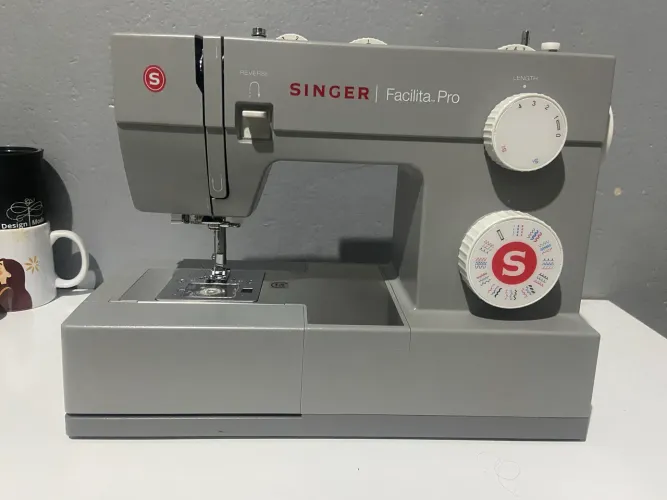 Máquina de costura singer facilita pro 32 pontos 220v