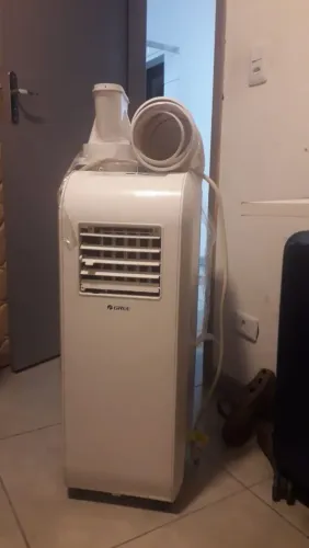 ?Vendo Ar-Condicionado Portátil Gree de 10.000 BTUs, modelo GPC10AH-A3NNC3D (127V).