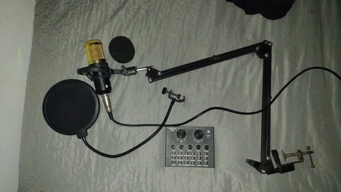 Kit completo; microfone, espuma, pop filter, aranha, braço e a placa V8