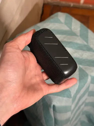 Caixa de Som Portátil Bluetooth - Compacta e Funcional