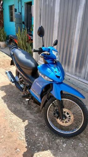 Vende-se Yamaha Crypton 115T ANO 2014 completa e em Dias so no ponto de transferir.