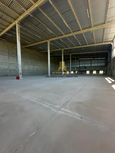 Galpão novo, parte alta de Maceió, 1.279m², 03 docas, mezanino com 120m²