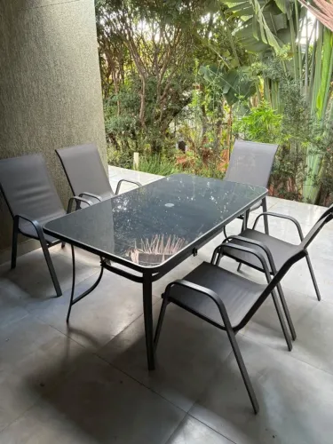 Conjunto de mesa e cadeiras de jardim