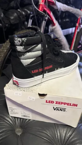 Tênis vans led zeppelin 39 novo 599.00