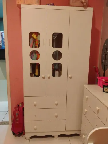 Vendo Guarda Roupa Bebê