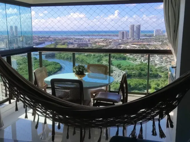 Apartamento á venda 135 m² |3 Suítes |Andar Alto |Vista para o Rio em Ilha do Retiro - Re
