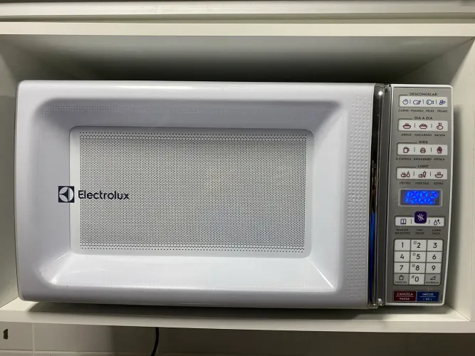 Micro-ondas Electrolux 34 litros seminovo