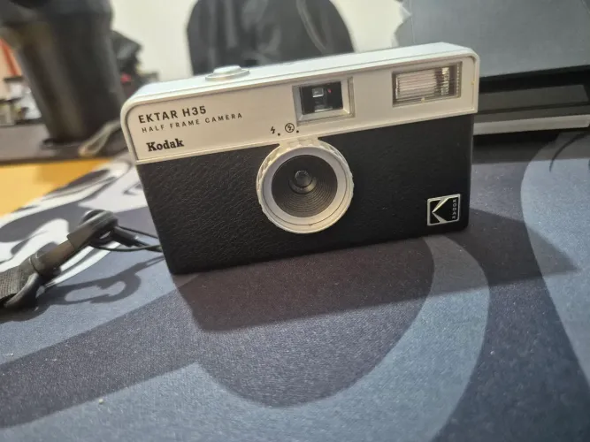 KODAK Câmera Analógica EKTAR H35 Half Frame, 35 mm - Black