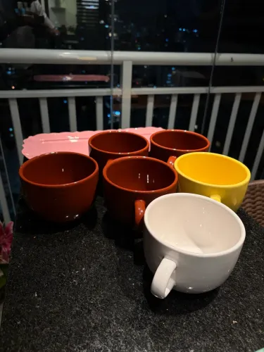 Louças em cerâmica para cozinha e jantar