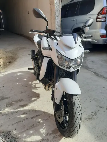 Vendo moto em bom estado pneus novos discos de freios pastilhas e radiador novo
