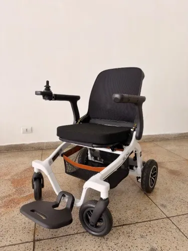 Cadeira de Rodas Motorizada Robooter E40s (Power Lite Slim) - Dobrável Nova
