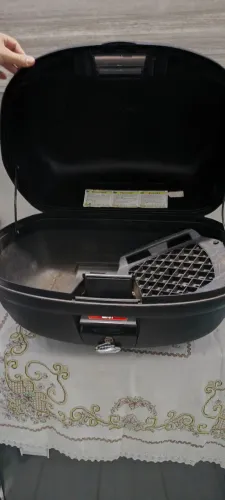Vendo Bau Givi 45 litros 280 reais ... *
