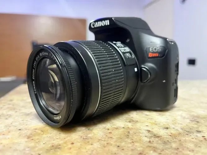 Canon EOS Rebel T7 + Lente 18-55mm