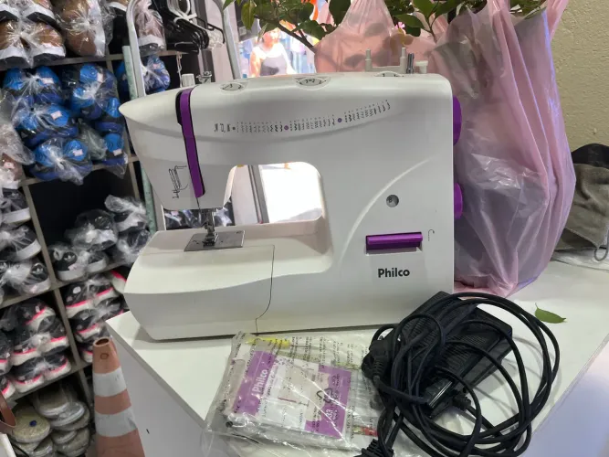 Vende-se máquina de costura