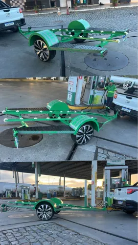 Carretinha esportiva rebaixada para jetski