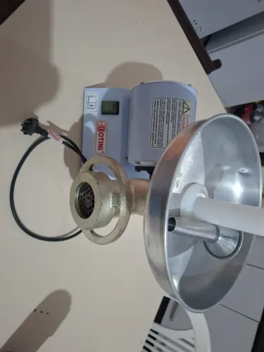 ? VENDE-SE - MOEDOR DE CARNE ELÉTRICO BOTINI B09