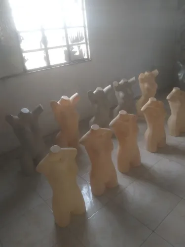 VENDO MANEQUINS CADA FEMININOS USADOS