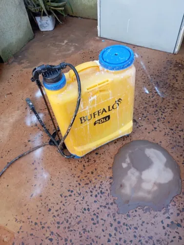 Pulverizador usado em bom estado de uso
