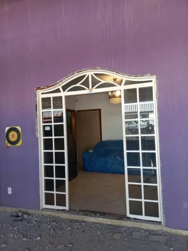 Porta e janela de ferro 