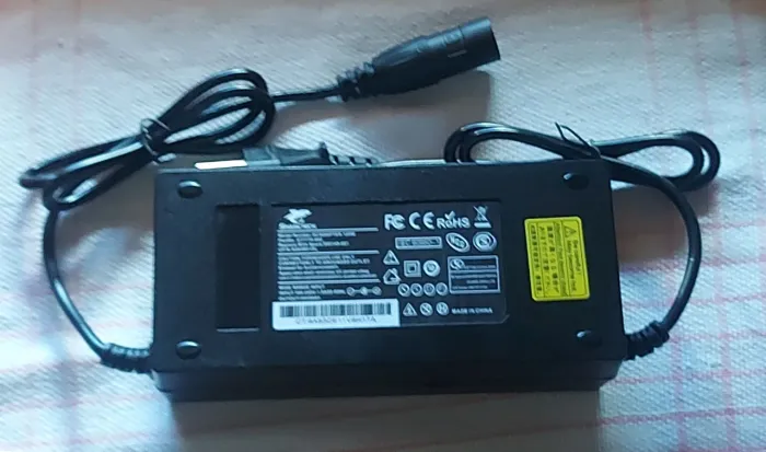 Carregador p/ cadeira de rodas elétrica novo