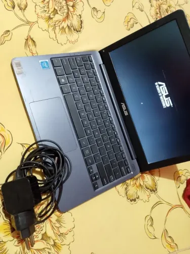 Vendo um notebook com uma ótima qualidade é um pouco antigo mas é bom