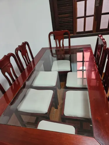 Mesa de mogno maciço