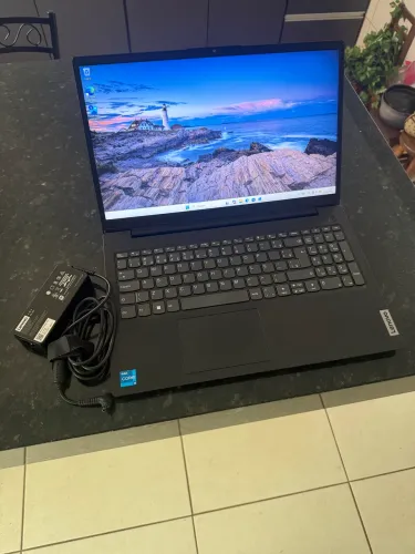 Lenovo i5 1235U 16gb ram ssd m2 240gb