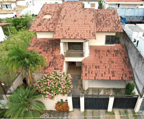 Pelegrine Vende Casa Duplex com 330m², 5 quartos, 2 suítes, 2 vgs cobertas - Mata da Praia