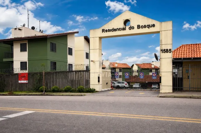 Apartamento térreo com sacada e churrasqueira no Residencial do Bosque - Pinheirinho