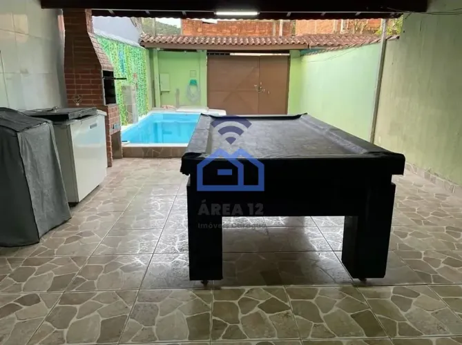 Sobrado com piscina à venda no bairro do Rio do Ouro em Caraguatatuba, SP - Invista em óti