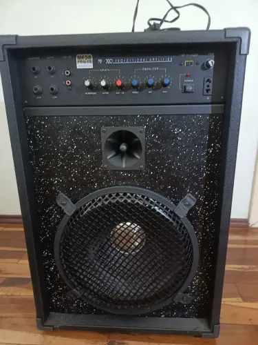 Amplificador, novo.