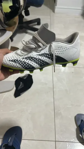 Chuteira Adidas 