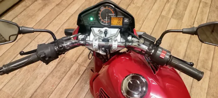 Vê do cb 300 mais nova de Uberlândia