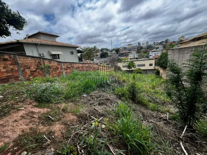 Lote/Terreno à Venda, 525 m² á venda no bairro Garças;