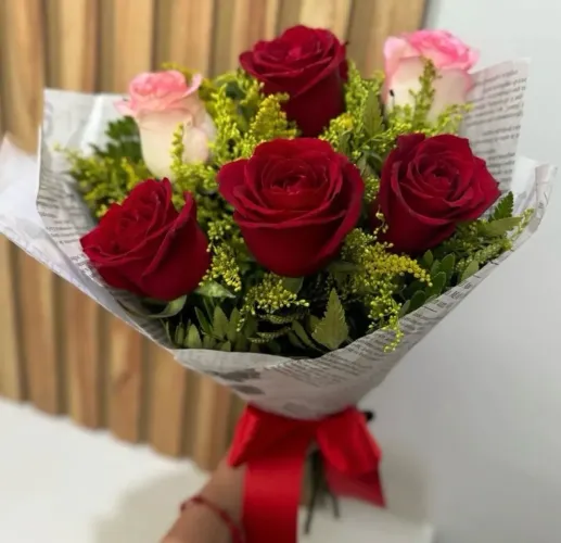 Buquê de rosas naturais lindas e festinhas para surpreender encantar